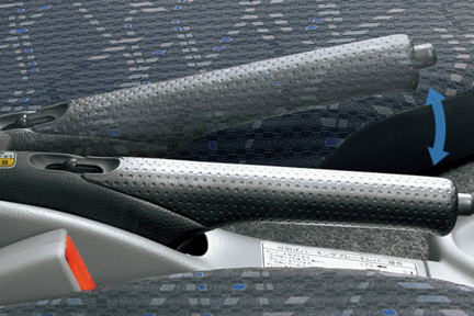 carlineup_toyoaceroutevan_equip_comfort_4_06_lb