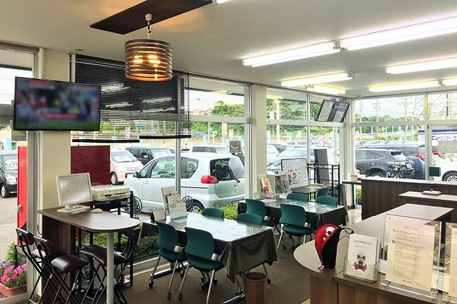 U-Carセンター高津店内観