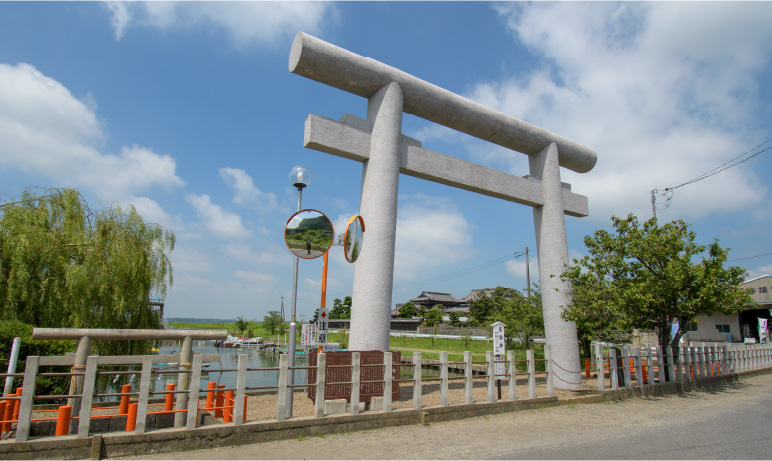 鳥居と常陸利根川