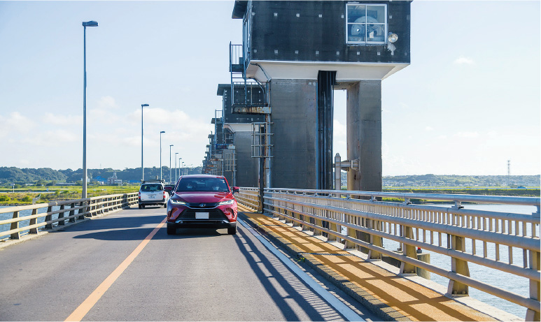 水門を走るハリアー